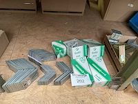 1 x partij balkdragers; nagelpluggen - afbeelding 1 van  12