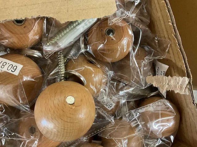1 x partij houten kastknoppen met magneet; deurkrukken; verbindingshaken - afbeelding 6 van  11