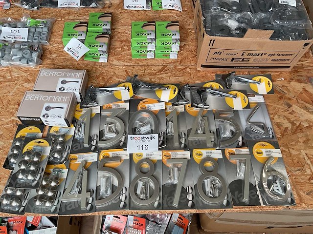 1 x partij huisnummers; kapstokken - afbeelding 1 van  10