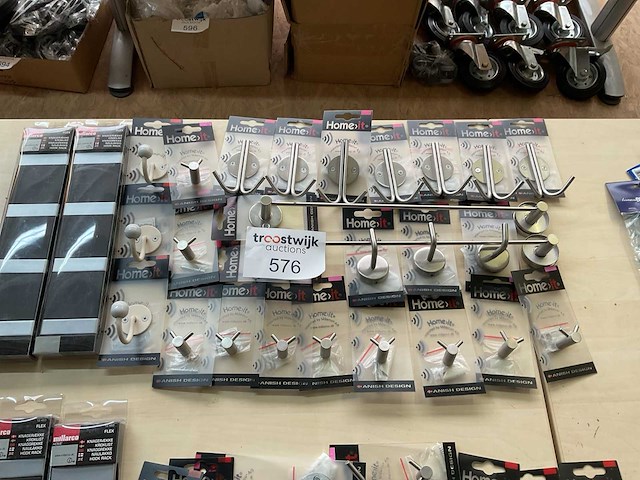 1 x partij kapstokken; wandhaken - afbeelding 1 van  8