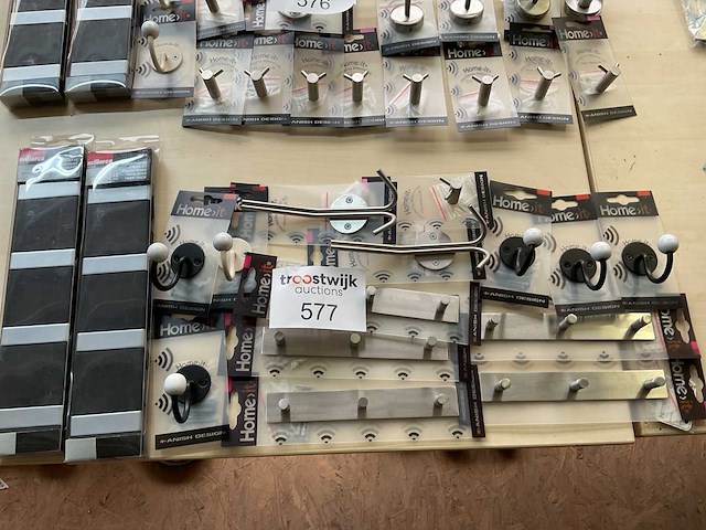 1 x partij kapstokken; wandhaken - afbeelding 1 van  7