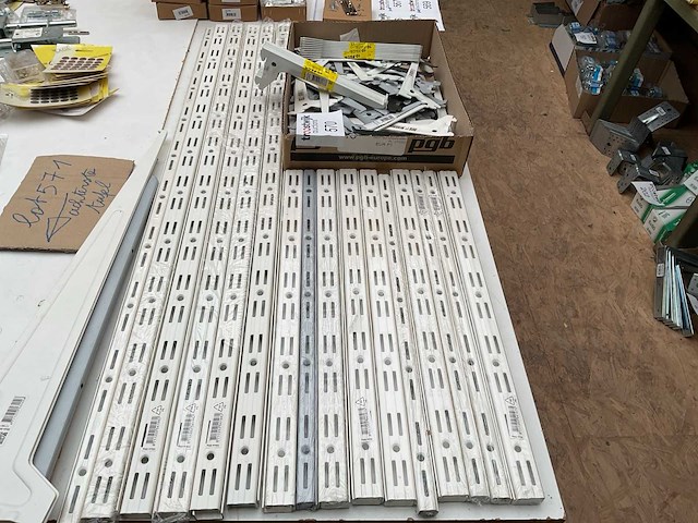 1 x partij plankdragers met geleiders - afbeelding 2 van  9