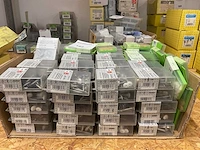 1 x partij schroeven met platbolkop; houtschoef tx met epdm; afdekplaatjes - afbeelding 2 van  7