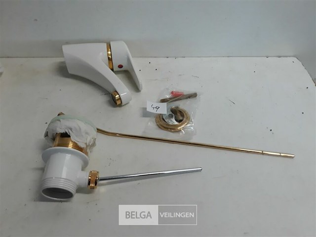 1 x wastafel kraan wit met auto afloop showmodel - afbeelding 1 van  3