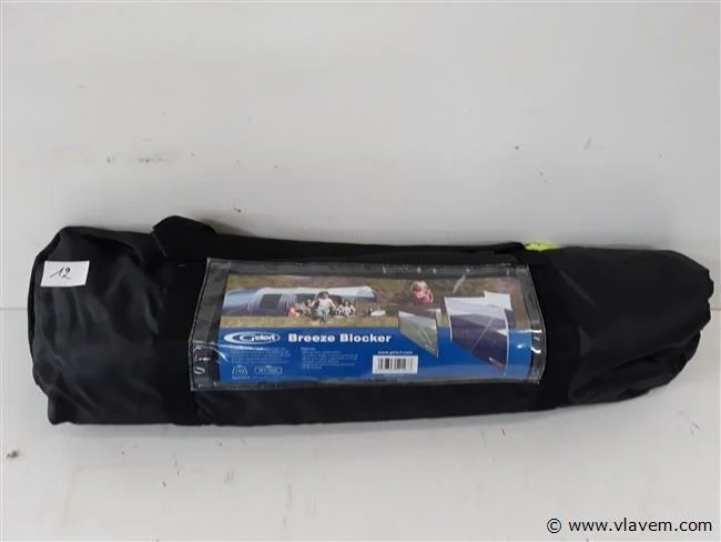Nieuw campinggerief: wo. tenten, slaapzakken, rugzakken, campingbed, stoelen enz.