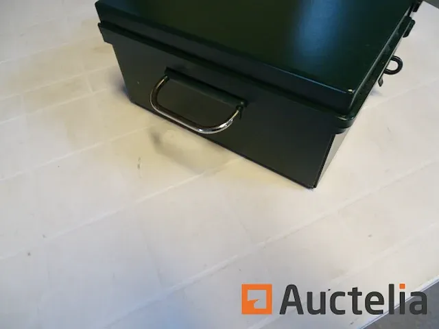 1 zware metaal doos met handvat en hangslot - afbeelding 1 van  8