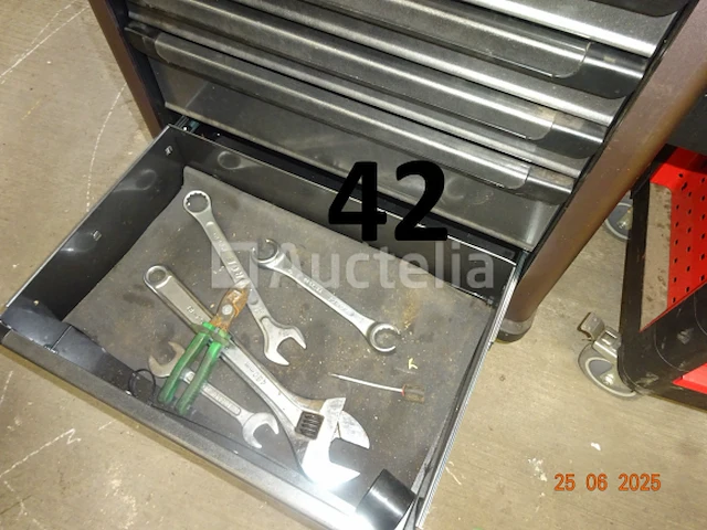 1 zwarte force trolley met lades en inhoud - afbeelding 2 van  6