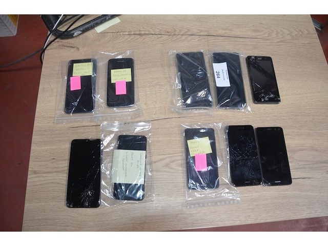 10 defecte smartphones zonder lader: 4 samsung, 2 nokia, 3 huawei, 1 acer (b401) - afbeelding 1 van  10