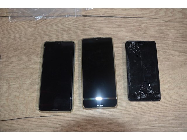 10 defecte smartphones zonder lader: 4 samsung, 2 nokia, 3 huawei, 1 acer (b401) - afbeelding 9 van  10