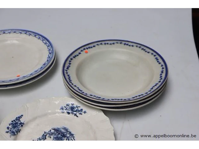 10 diverse borden en schalen - afbeelding 2 van  3