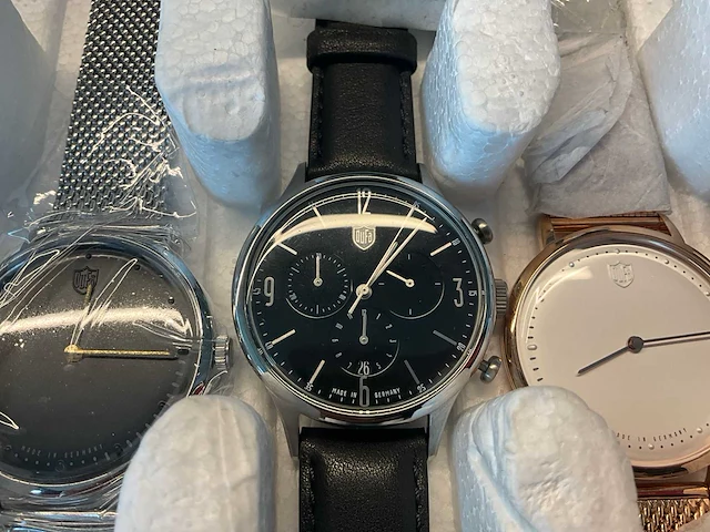 10 diverse horloges - afbeelding 2 van  15