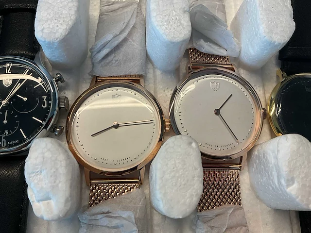 10 diverse horloges - afbeelding 4 van  15