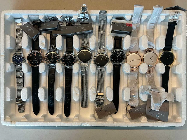 10 diverse horloges - afbeelding 1 van  15