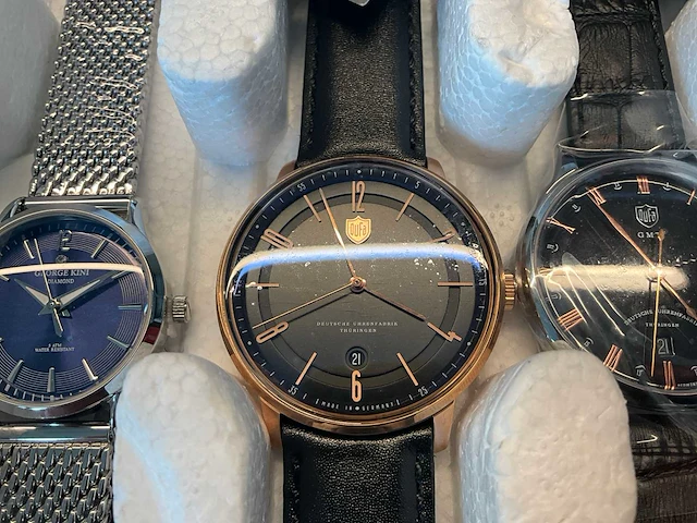 10 diverse horloges - afbeelding 10 van  15