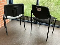 10 diverse metalen stapelstoelen voorzien van stoffen bekleding - afbeelding 2 van  4