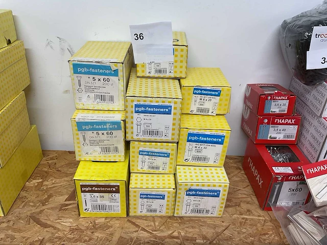 10 dozen bouten en houtbouten - afbeelding 1 van  5