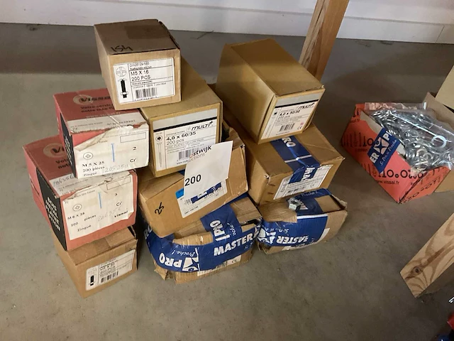 10 dozen bouten en moeren - afbeelding 1 van  4