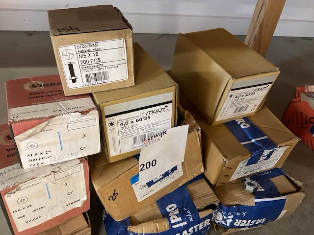 10 dozen bouten en moeren - afbeelding 2 van  4