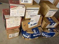 10 dozen bouten en moeren - afbeelding 3 van  4