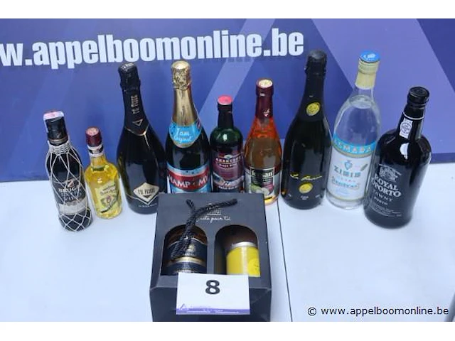 10 flessen sterke dranken - afbeelding 1 van  4