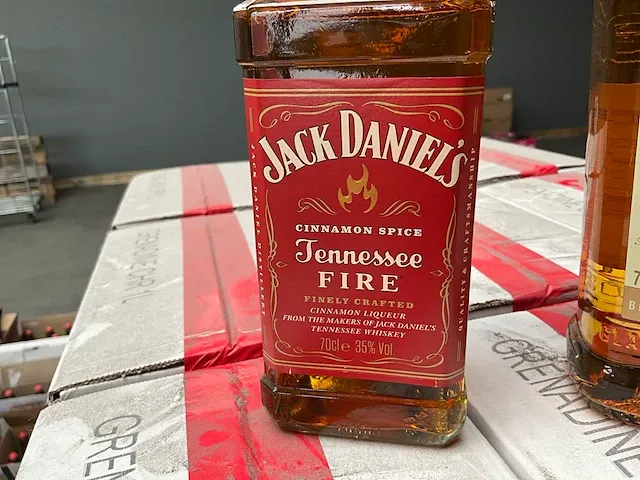 10 flessen whisky jack daniels fire, teachers highland cream - afbeelding 2 van  3