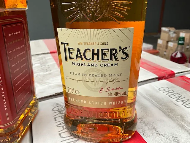 10 flessen whisky jack daniels fire, teachers highland cream - afbeelding 3 van  3
