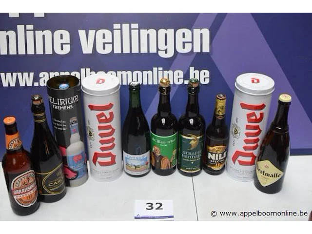 10 grote flessen diverse bieren - afbeelding 1 van  3