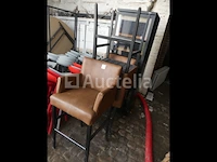 10 kunstleren krukken, 4 kunstleren stoelen - afbeelding 1 van  9