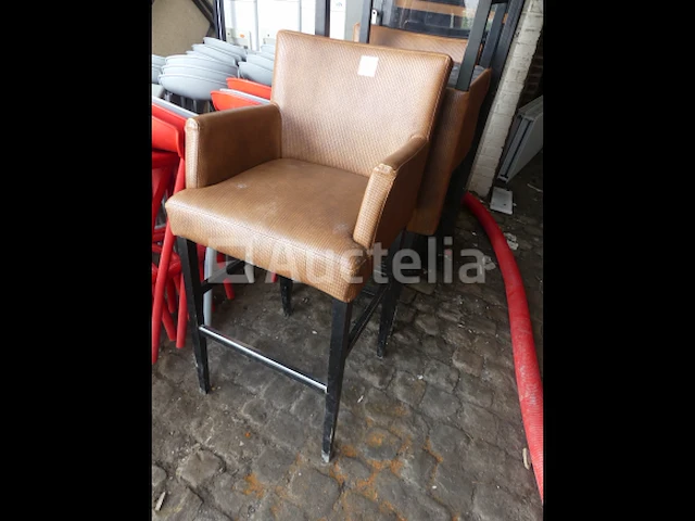 10 kunstleren krukken, 4 kunstleren stoelen - afbeelding 2 van  9