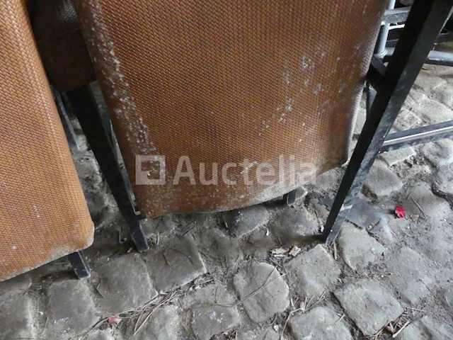 10 kunstleren krukken, 4 kunstleren stoelen - afbeelding 9 van  9