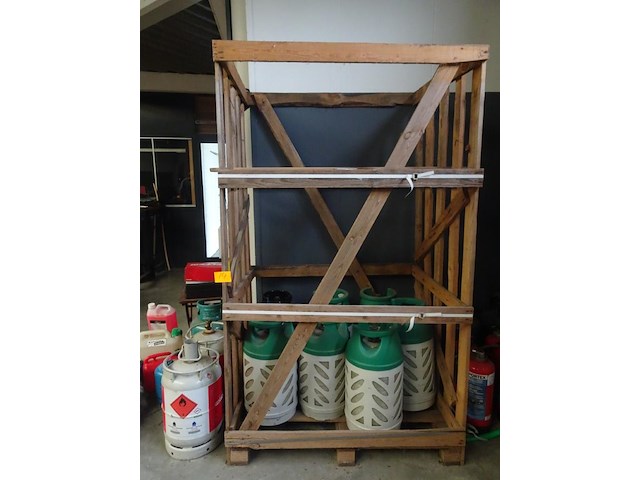 10 lege gasflessen - afbeelding 1 van  2