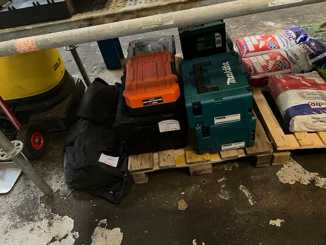 10 lege gereedschapskoffers/zakken - afbeelding 1 van  5