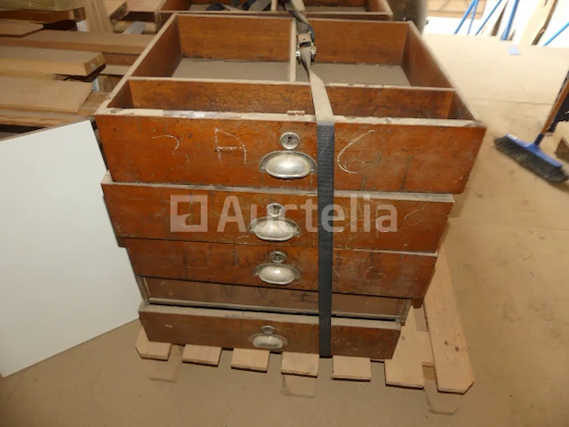 10 oude houten lades - afbeelding 1 van  7