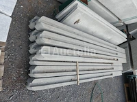 10 palen en 46 betonplaten - afbeelding 1 van  9