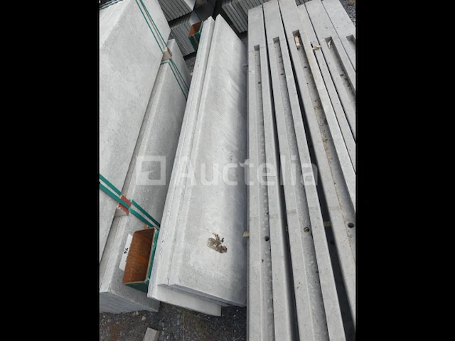 10 palen en 46 betonplaten - afbeelding 8 van  9