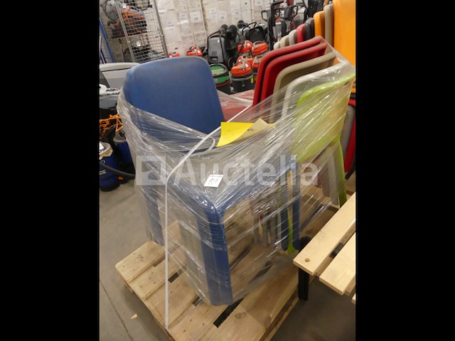 10 plastic stoelen - afbeelding 3 van  3