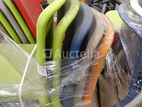 10 plastic stoelen - afbeelding 3 van  4