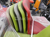 10 plastic stoelen - afbeelding 4 van  4