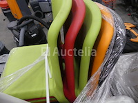 10 plastic stoelen - afbeelding 3 van  4