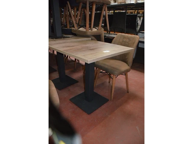 10 resto tafels metalen onderstel, 30 resto stoelen imitatie leder, 2 barkrukken imitatie leder (6,7,8,9) - afbeelding 4 van  14