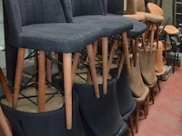 10 resto tafels metalen onderstel, 30 resto stoelen imitatie leder, 2 barkrukken imitatie leder (6,7,8,9) - afbeelding 7 van  14