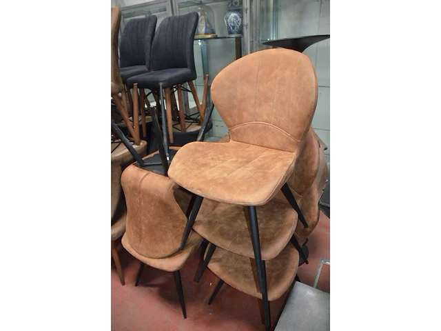 10 resto tafels metalen onderstel, 30 resto stoelen imitatie leder, 2 barkrukken imitatie leder (6,7,8,9) - afbeelding 9 van  14