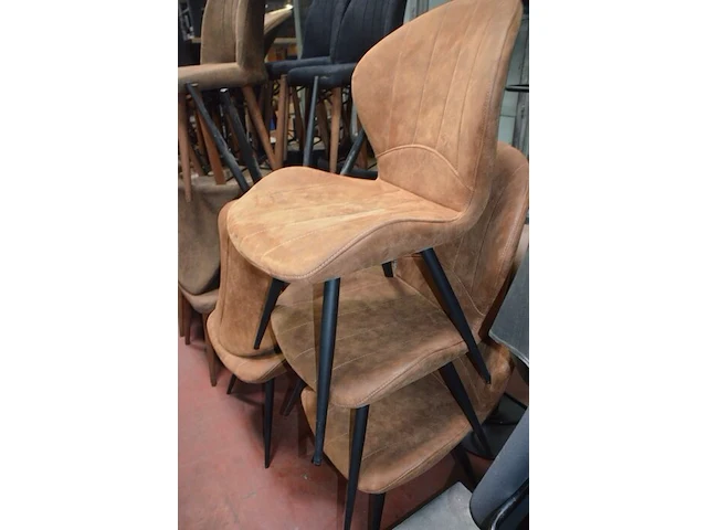 10 resto tafels metalen onderstel, 30 resto stoelen imitatie leder, 2 barkrukken imitatie leder (6,7,8,9) - afbeelding 10 van  14
