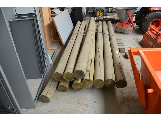 10 ronde houten palen ca 4m, diameter 20 cm - afbeelding 2 van  4