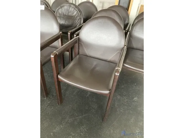 10 stoelen - afbeelding 4 van  5