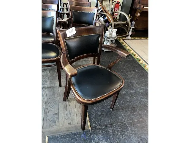 10 stoelen - afbeelding 2 van  4