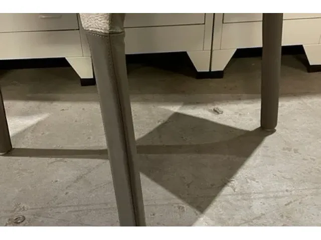 10 stoelen - afbeelding 2 van  7