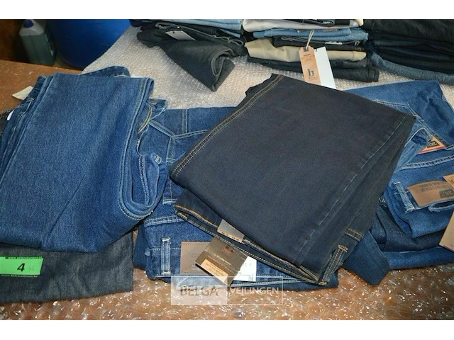 10 stuks jeans/broeken maat 42 - afbeelding 1 van  4