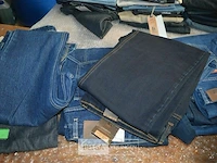 10 stuks jeans/broeken maat 42