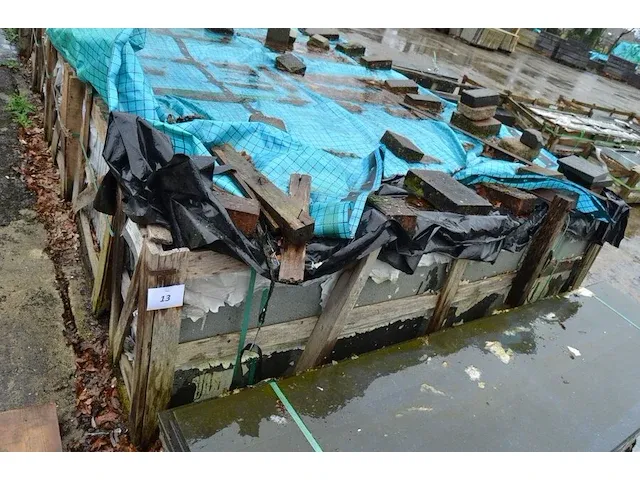 10 stuks zwart granieten platen voor tuinschermen en lage muurtjes gebrand en geborsteld met lijnen 1 zijde afgewerkt afm. 220x60x3 - afbeelding 1 van  5